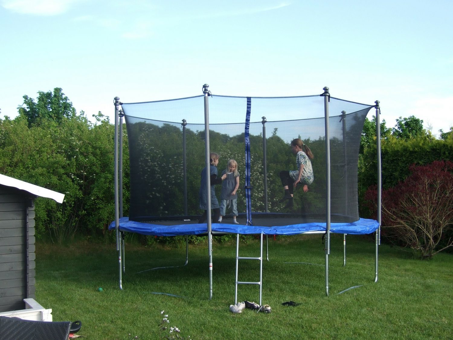 Jaką trampolinę wybrać do ogrodu?