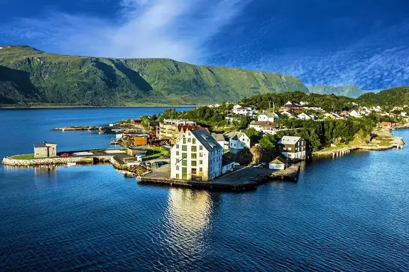 Ile ludności ma Norwegia?